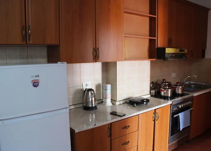 بيت شباب Crew